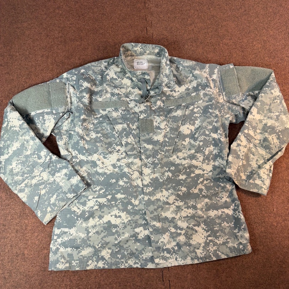 US Military ACU Army Combat Uniform UCP Digital Camo Jacket Medium Regular 2877